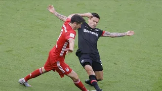 Charles Aránguiz lamentó en cancha la caída de Bayer Leverkusen en la Copa de Alemania