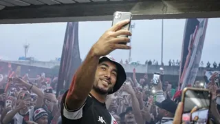 Dimitri Payet fue recibido como un rockstar en Brasil antes de firmar en Vasco da Gama