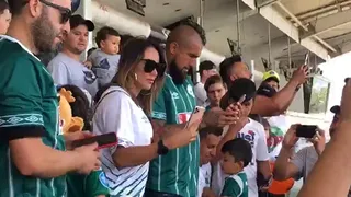 Así celebró Arturo Vidal con el título de Rodelindo Román en Tercera B