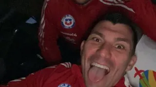 Gary Medel compartió con Gabriel Suazo y Brayan Cortés tras la victoria en Bolivia