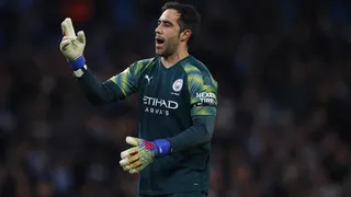 Manchester City volvió a los festejos de la mano de Claudio Bravo