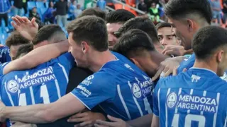 Godoy Cruz batió a Arsenal y mantuvo la presión en la parte alta en la liga de Argentina