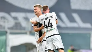 Andreas Cornelius brilló con un triplete en la goleada de Parma a Genoa