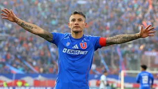 La U de Chile se adueña de un candente Superclásico y Colo Colo amplía su crisis