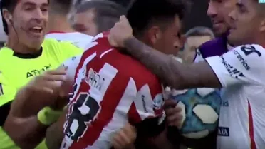 Gonzalo Jara fue expulsado tras una batalla entre jugadores de Estudiantes y Patronato