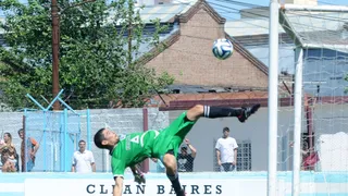 Se cumplieron ocho años de la espectacular atajada de chilena de Matías Cano en Argentina