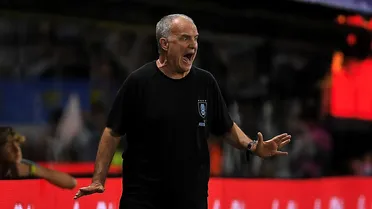 Marcelo Bielsa fue acusado de malos tratos por un excolaborador en la Selección de Uruguay