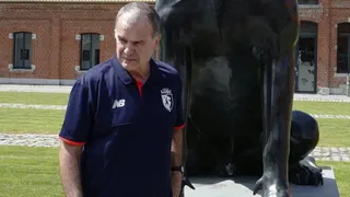 Revelan millonaria indemnización que pidió Marcelo Bielsa a Lille