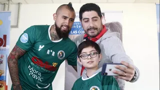 El elogioso posteo que Arturo Vidal dedicó a Rodelindo Román por el fomento del deporte en los barrios