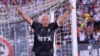 Carlos Caszely le mete presión al plantel de Colo Colo: “Los clásicos son para ganarlos”