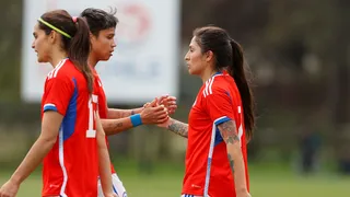 Yenny Acuña lideró con doblete la goleada de La Roja Femenina a Santiago Morning