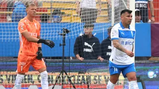 Increpó a los hinchas: Jugador de U Católica protagonizó un acalorado cruce tras caer ante La Serena