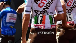 Egan Bernal sigue firme tras una nueva etapa en el Giro de Italia