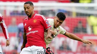 El error de Marcelino Núñez que cambió el partido ante Manchester United en Old Trafford