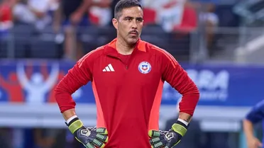Claudio Bravo presenta problemas físicos y no será titular en el duelo clave de Chile vs Canadá