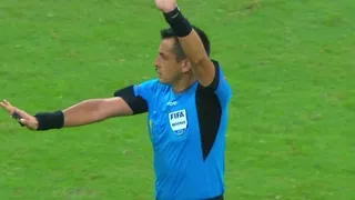 Julio Bascuñán recurrió al VAR para anular dos goles de Brasil a Venezuela