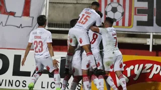 Curicó impuso sus condiciones como local ante Iquique y lo mantuvo complicado con el promedio