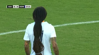 La exótica cabellera de jugador de Anguila se tomó las redes sociales