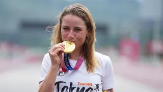 Anneliek Van Vleuten conquistó la medalla de oro en la contrarreloj de Tokio 2020
