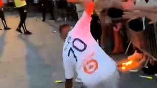 La casi caída de Alexis Sánchez en masivo recibimiento en Marsella