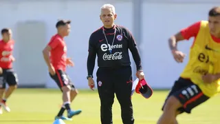 La Roja tuvo su primer entrenamiento en Japón y arribaron Vidal y Medel