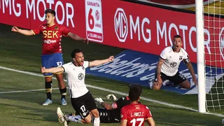 Gabriel Suazo no perdonó a U. Española tras una genial asistencia de Esteban Paredes