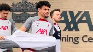 Colombiano Luis Díaz volvió a los entrenamientos con Liverpool tras dura lesión de rodilla