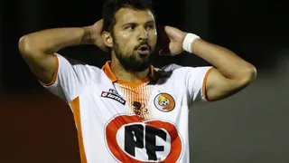 Deportes Melipilla oficializó la contratación de Pablo González