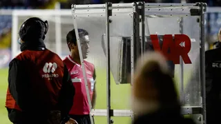Arbitros chilenos están recibiendo capacitación para el uso del VAR con instructor FIFA