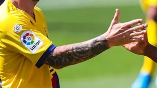 Arturo Vidal volvió a sus orígenes y actuó como central en gran victoria de Barcelona ante Alavés