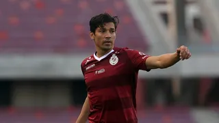 Matías Fernández salió con molestias antes de los 15 minutos en el partido con Ñublense