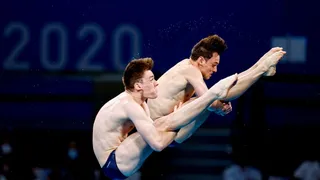 Británicos Thomas Daley y Matty Lee ganaron el oro en salto sincronizado en plataforma 10 metros