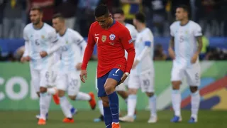 Duró sólo 15 minutos: Alexis Sánchez abandonó por lesión el partido ante Argentina
