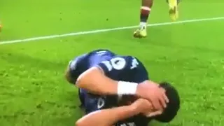 Jugador de la Premier League protagonizó vergonzosa simulación y se llenó de críticas