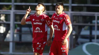 Alexander Aravena apareció en el área para poner el empate de Ñublense en La Granja