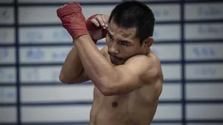 Tailandés Wanheng retuvo el título del peso mínimo y empató registro invicto de Mayweather