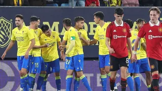 ¡Tremenda definición! El golazo de Tomás Alarcón en victoria de Cádiz sobre Manchester United