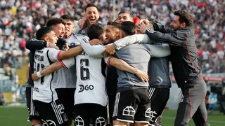 Colo Colo humilló a irreconocible versión de Cobresal y se mantuvo en la disputa por el título