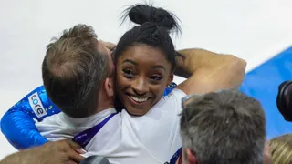 Simone Biles agigantó su leyenda con la conquista de su sexta corona mundial