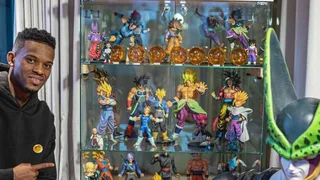 Defensa de FC Barcelona tiene una increíble colección de Dragon Ball