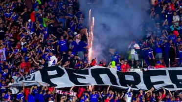 Balde de agua fría para la U de Chile: Tribunal castiga a los azules por los fuegos artificiales ante Limache