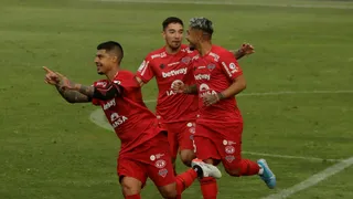 Ñublense reaccionó ante la U y comenzó su remontada con gol de Patricio Rubio