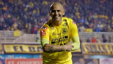La sorprendente transformación de Chupete Suazo: de leyenda a miembro del cuerpo técnico de San Luis