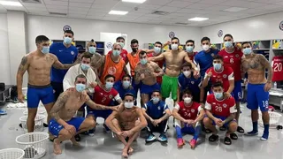 ¿Envidia? Gary Medel explicó por qué Brereton no apareció en la foto del camarín