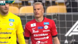 ¡Insólito! Arquero cometió un autogol tras un saque lateral