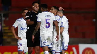Emmanuel Ojeda recibió tarjeta roja por insulto y golpe a Julio Bascuñán
