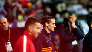 Hinchas de Atlético de Madrid recibieron con hostilidad a Antoine Griezmann