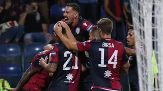 Cagliari superó con claridad a Genoa en el arranque de la fecha en Italia