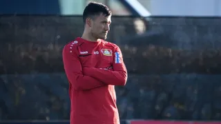 Charles Aránguiz sufrió problemas musculares y abandonó intertemporada de Bayer Leverkusen
