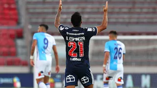 Gonzalo Espinoza se animó a la entrada del área de Antofagasta y marcó el tercero para la U